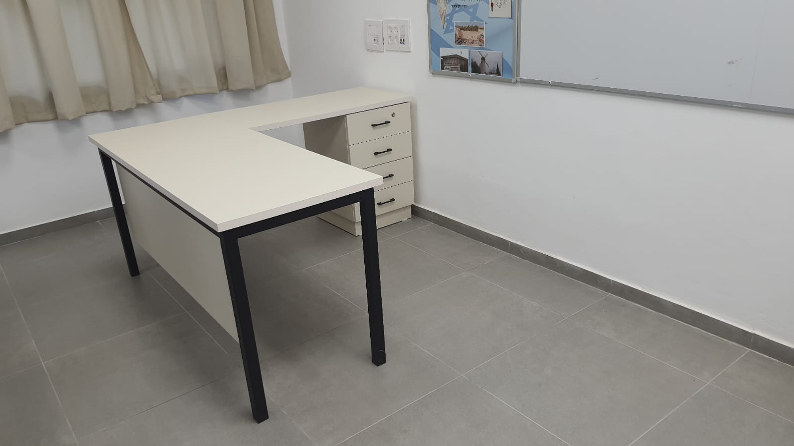 שולחן + שלוחת מגירות דגם "רון"