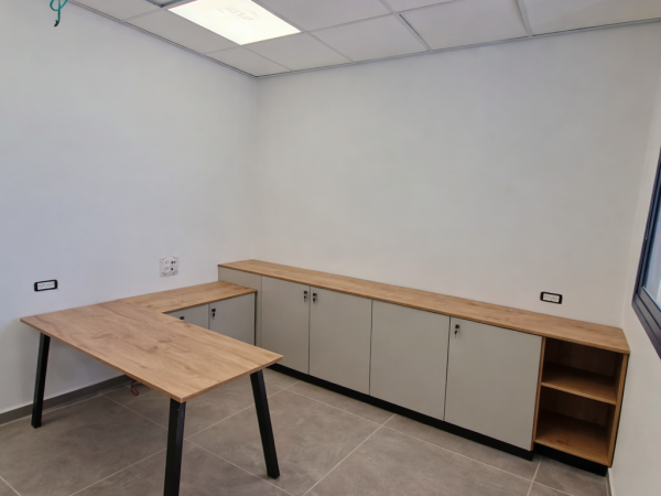 שולחן מנהל + שלוחה וארונית דגם "נווה"